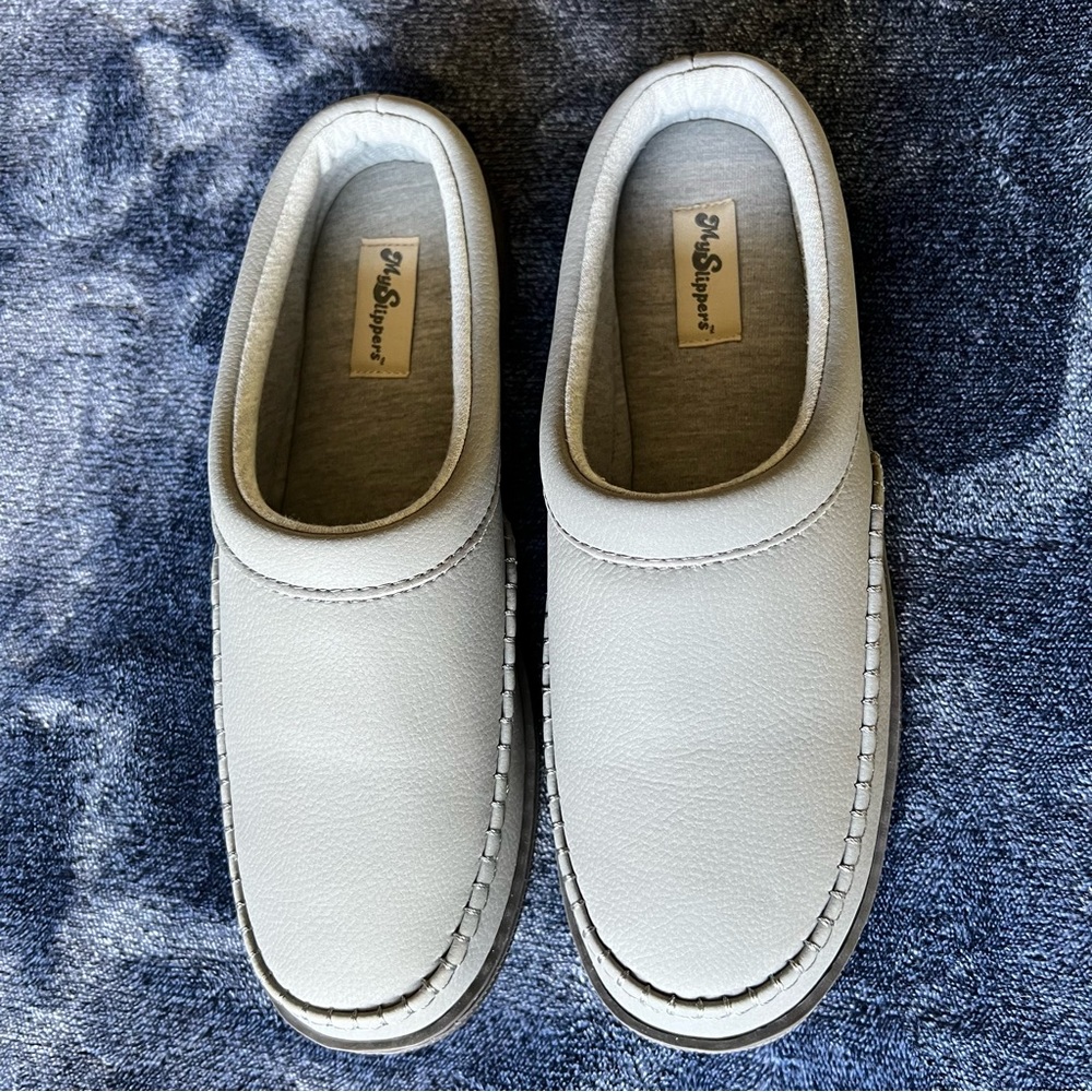 MySlippers All Season Gray Slip-On Slippers Size 10
